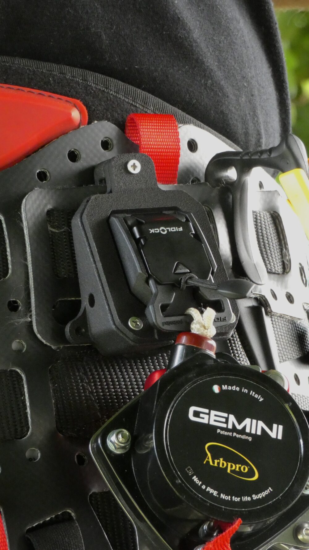 Gemini Knee Magnetic deluxe harness storage