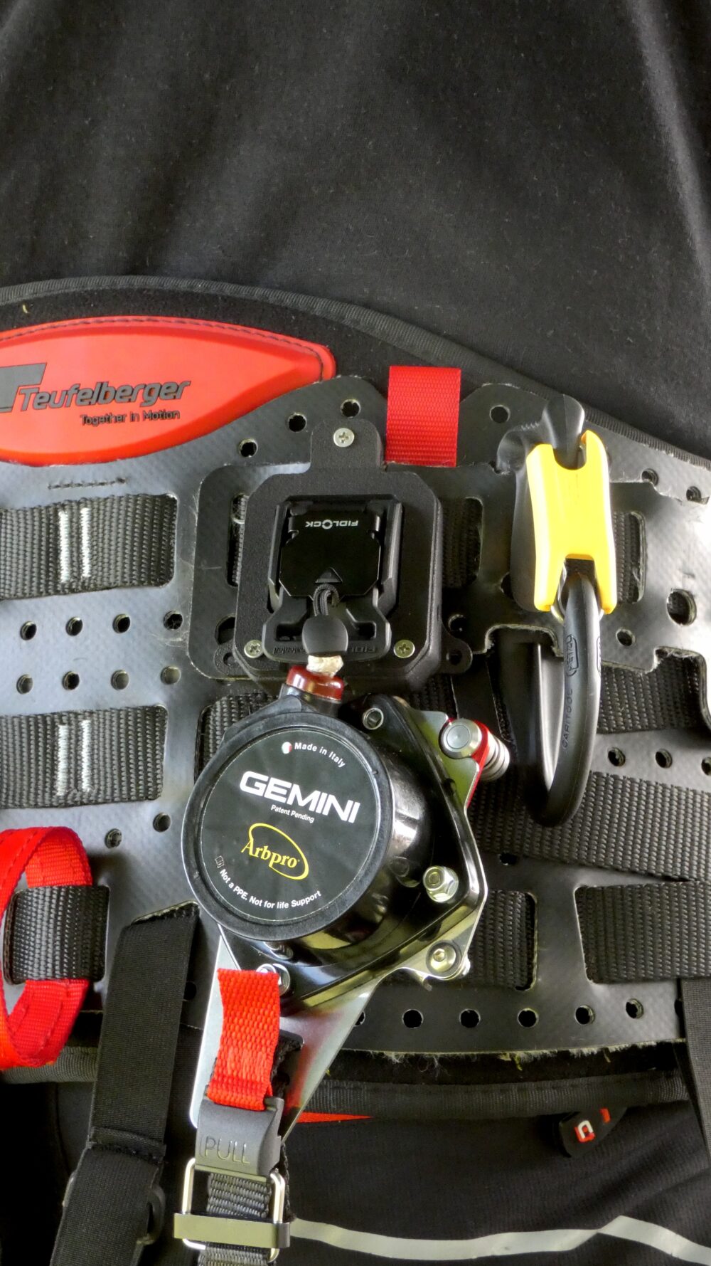 Gemini Knee Magnetic deluxe harness storage